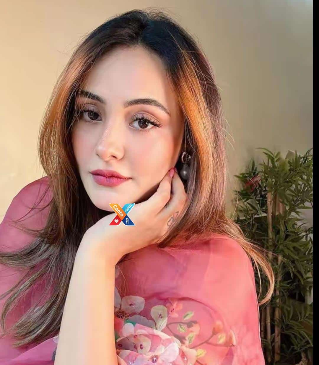 Video call service available 24hrs 03198327317